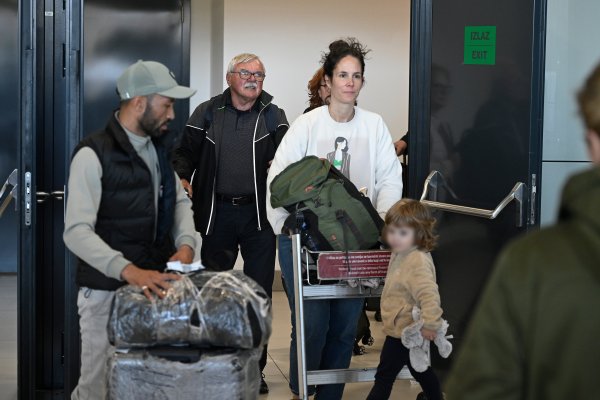 Stigao avion s Hrvatima iz Dubaija