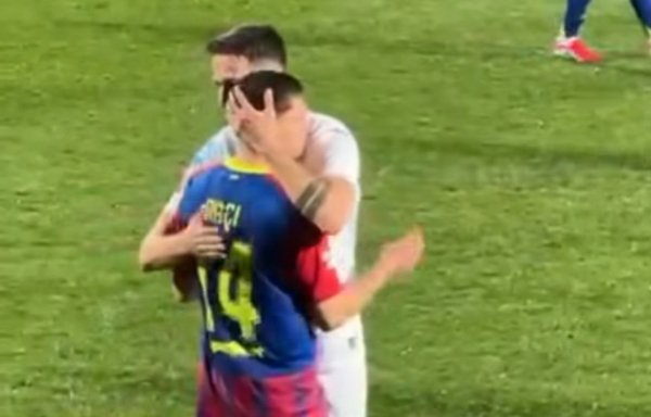 Ovo niste vidjeli u prijenosu. Hajdukov tragičar u suzama, Radeljić ga tješi