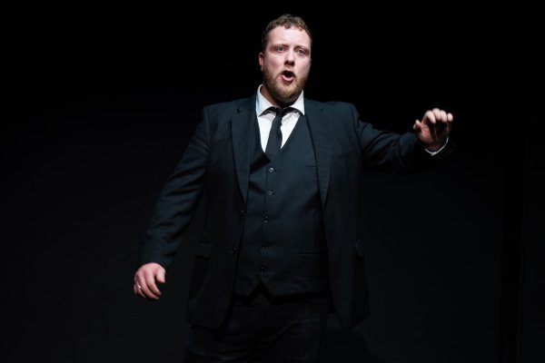 Popularni irski stand-up komičar natupa u Studiju EXIT s monodramom koja je oduševila festivalsku publiku