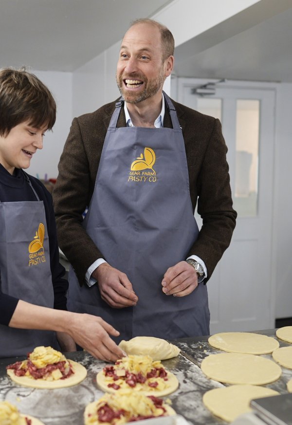 Princ William zasukao rukave: radio u pekarnici pa ponio pite za Kate i djecu