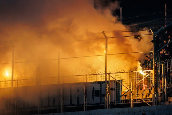 Neviđene scene u BiH! Navijače Željezničara dočekala tribina premazana svinjskom mašću, ušli tek u 40. minuti