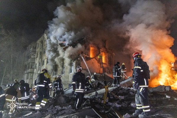 Rusija zasula Ukrajinu projektilima: U napadu na peterokatnicu u Harkivu poginulo 10 osoba