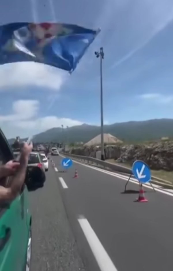 Pogledajte prve kadrove dolaska Boysa u Split: Dinamove zastave i Thompson