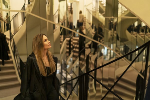 Angelina Jolie u filmu 'Couture'