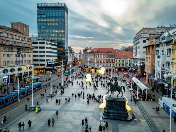 Anooki, Trg ban Josipa Jelačića