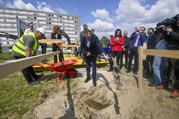 Tomislav Tomašević na otvorenju radova u Podbrežju u svibnju 2025. godine