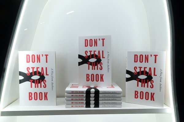 Autori na sajmu knjiga u Londonu prosvjeduju protiv AI-ja: Objavili 'praznu' knjigu