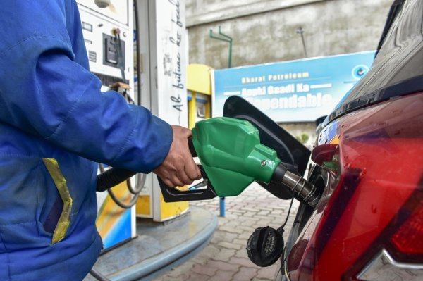 Bizarna mjera: U ovoj EU zemlji gorivo ćete platiti skuplje s hrvatskim registracijama