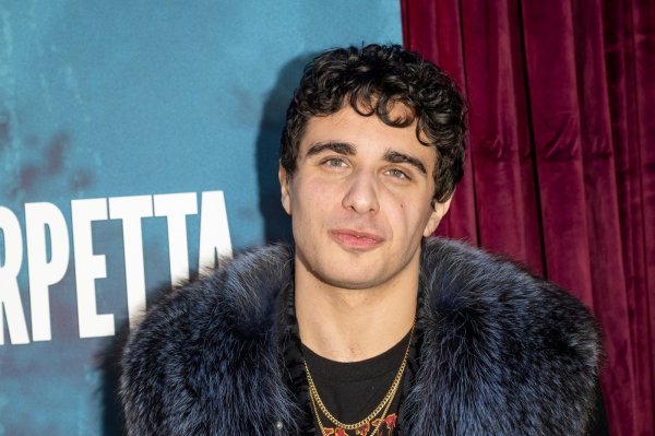 Zvijezda nove hit serije iz moćne je holivudske loze: Otac mu je slavni glumac, a Rose Byrne pomajka