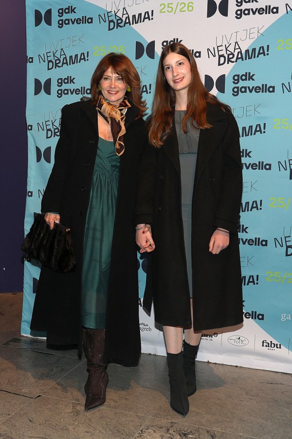 Nova frizura: Barbaru Nolu s ovom bojom kose mnogi ne bi prepoznali na prvi pogled