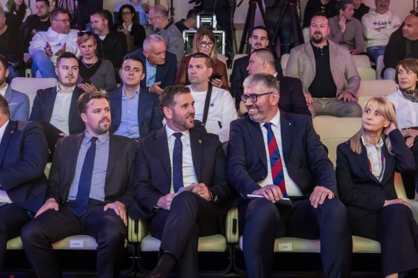 Vodstvo Splita i Hajduka na predstavljanju studije izvodljivosti projekta 'Nogometni stadion i kamp u Splitu'