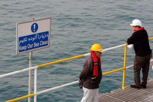 Naftni terminal Karg