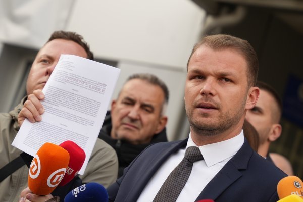 'Na ulasku u Hrvatsku pustili su mi pse u Mercedes i rekli da ne smetam dok njuškaju'