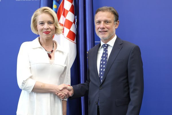 Urška Klakočar Zupančič (lijevo) s hrvatskim kolegom Gordanom Jandrokovićem