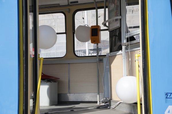 Na Trgu postavljen tramvaj koji će se pretvoriti u svjetleću vremensku kapsulu