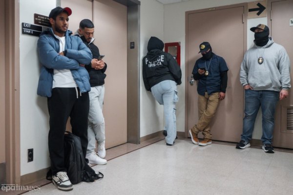 Američka služba za imigraciju strpala Afganistanca u pritvor, za manje od 24 sata preminuo