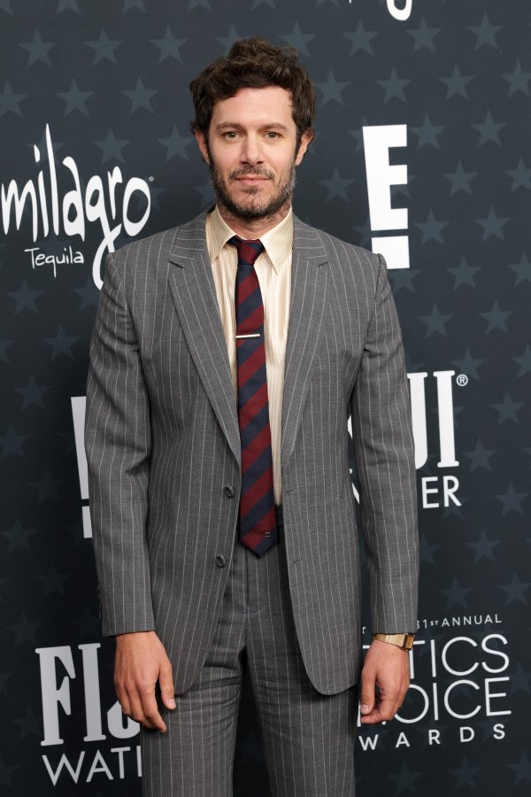 Adam Brody na dodjeli nagrada Critics Choice nosio je Jaeger-LeCoultreov Reverso Tribute Monoface Small Seconds