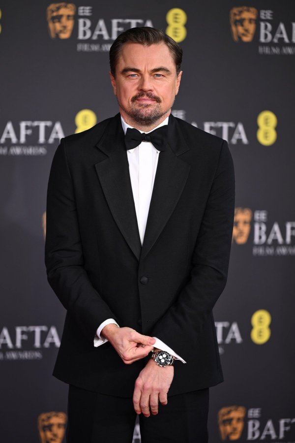 DiCaprio i ekipa imaju novu foru i na crvenom tepihu opsesivno pokazuju skupocjene satove