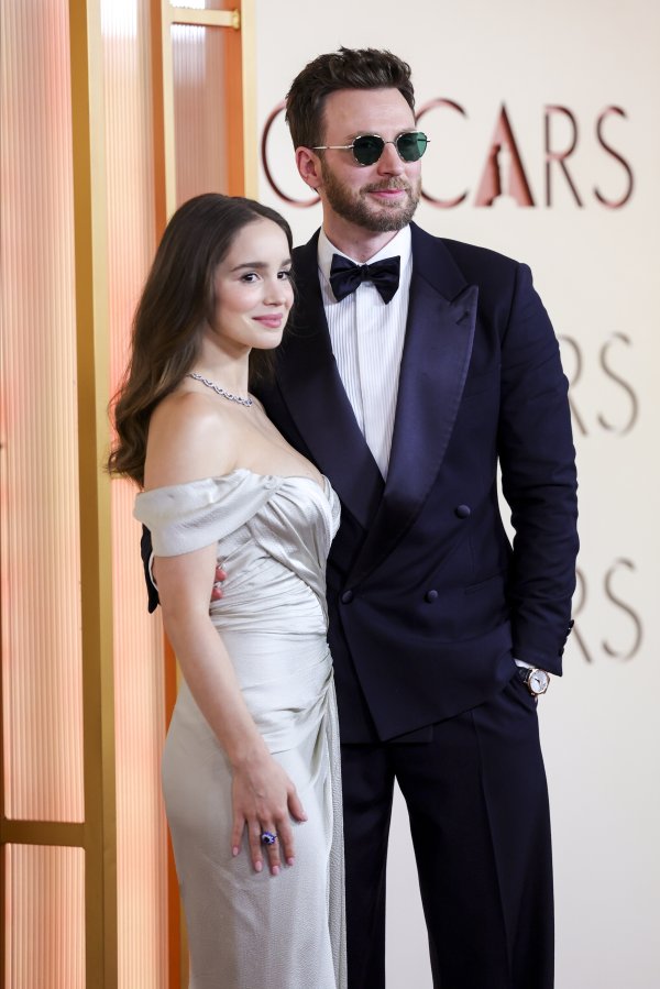 Alba Baptista i Chris Evans