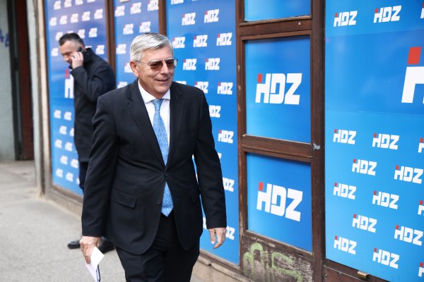 Dolazak članova na sjednicu HDZ-a