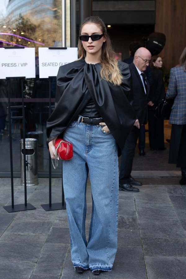 Sve treba kombinirati s gornjim komadima koji su uvučeni u hlače