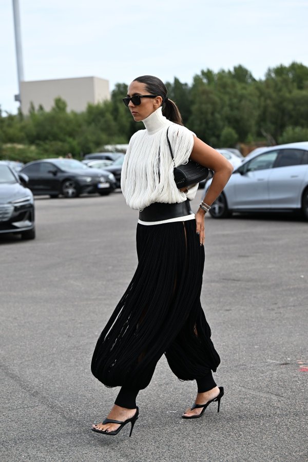 Obuća koja vizualno izdužuje našu nogu - cipele s V-izrezom