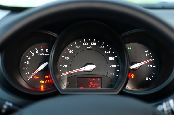 Stalno vozite na niskim obrtajima? Zbog ovoga si time uništavate motor