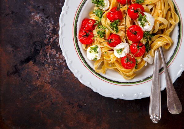 Trebamo li izbjegavati tjesteninu? Stručnjaci savjetuju kako je jesti bez straha od debljanja