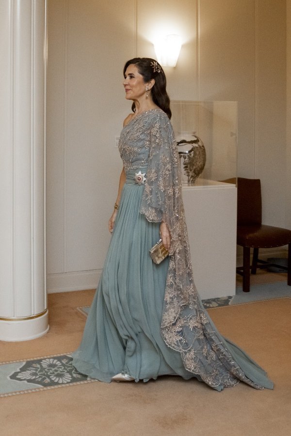 Kraljica Mary pokazala kako se krši protokol sa stilom: Sve oči bile su uprte u njezinu kosu