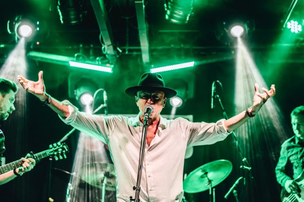 Vlado Kreslin i Mali bogovi