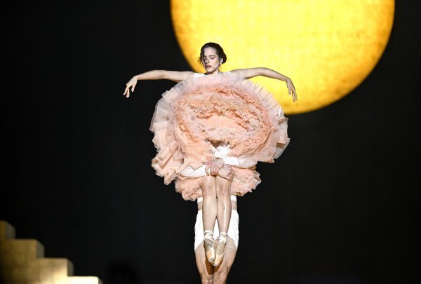 Podigla ljestvicu pop-spektakla: Rosalía započela glazbenu turneju sa stilom