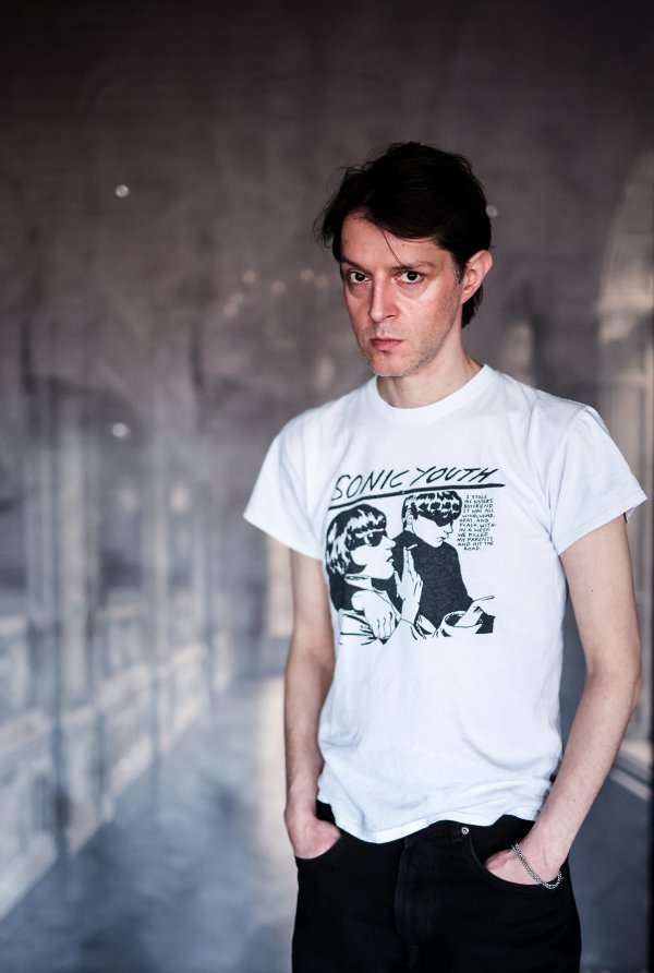 Rijeka, kao jedan ozbiljan antifašistički teritorij koji je opet u borbi sa zlim vremenom, 'Balkanskom špijunu' donosi značenjski drugačiji sloj od Beograda