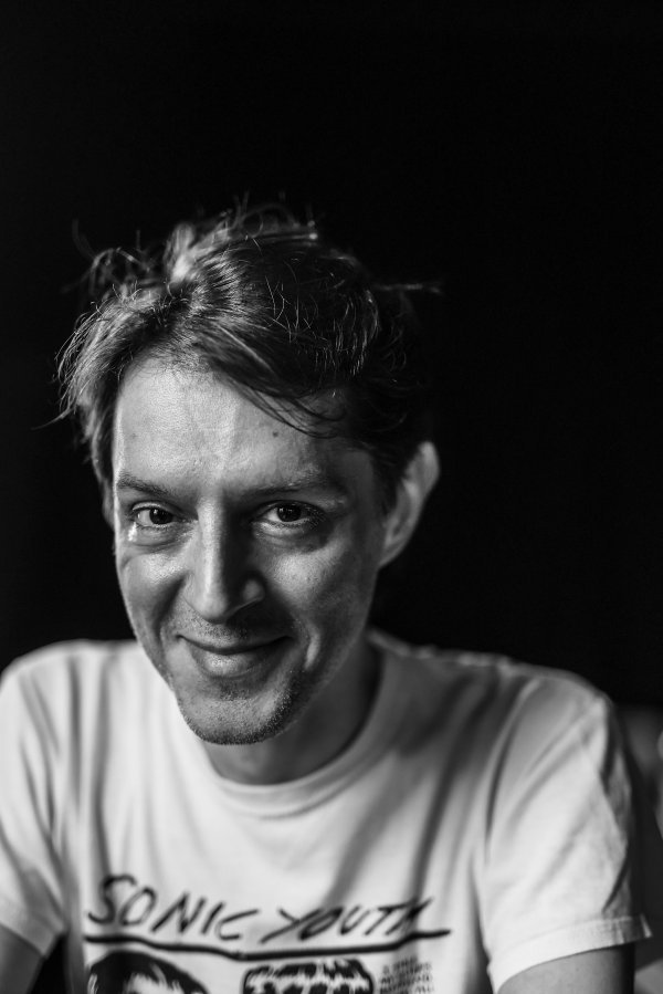 Moj je osjećaj da su kontrola mišljenja i poticanje paranoje trenutačno daleko izraženiji unutar takozvanih razvijenih zemalja Europske unije