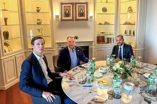 Jared Kushner, Steve Witkoff i omanski ministar Sayyid Badr bin Hamad Al Busaidi