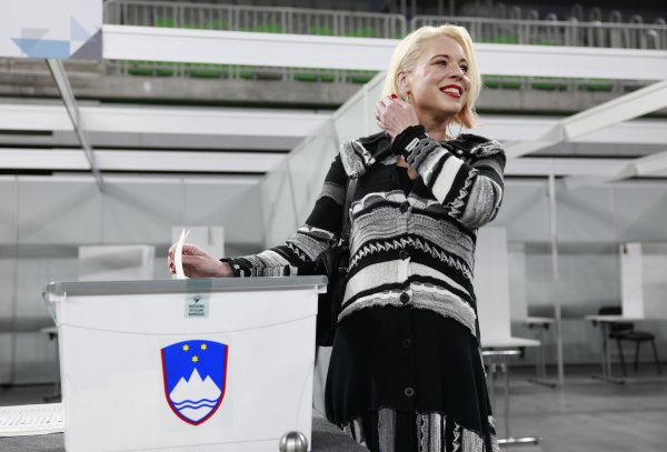 Predsjednica slovenskog parlamenta Urška Klakočar Zupančič iskoristila je mogućnost glasanja prije izbornog dana