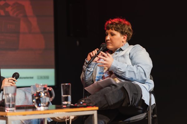 Najbitnije što poezija može naučiti od drag kulture je kompletna iskrenost