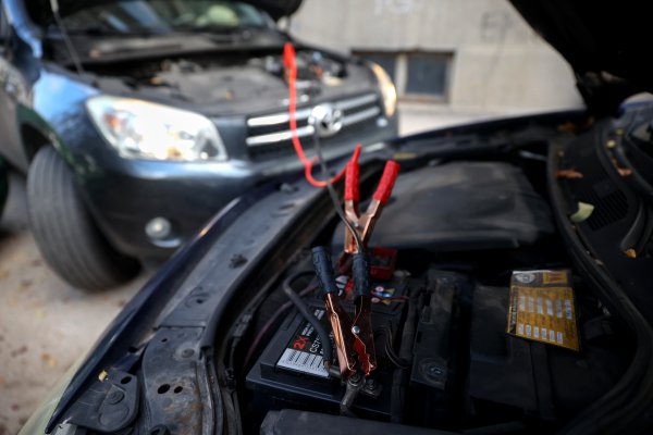 Većina vozača ovo radi pogrešno: Evo kako se pravilno spajaju kleme