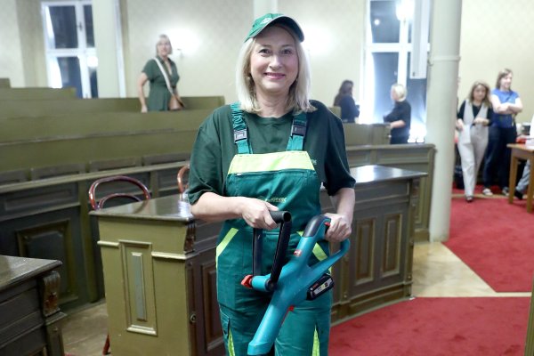 Gordana Rusak u uniformi Zrinjevca s kosilicom