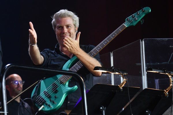 Još kao dječak je nekoliko puta glumio s ocem, a već nakon prve godine studija filma na Sveučilištu California shvatio je da puno više voli glazbu