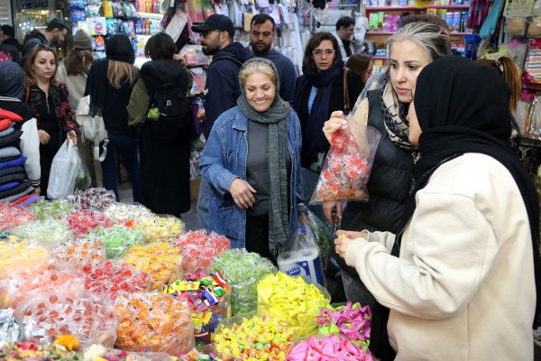 Iranci nastoje slaviti novu godinu u teškim okolnostima