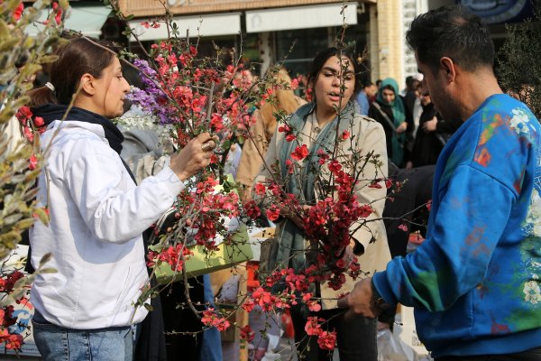 Iranci 'slave' novu godinu u hrpama ruševina: Zrakoplovi lete, a eksplozije odjekuju