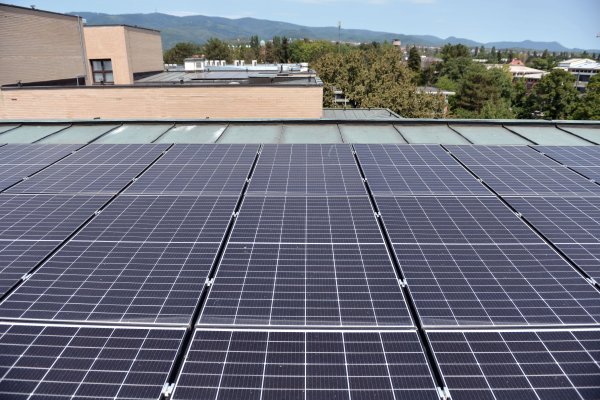 Solarni paneli (ilustracija)