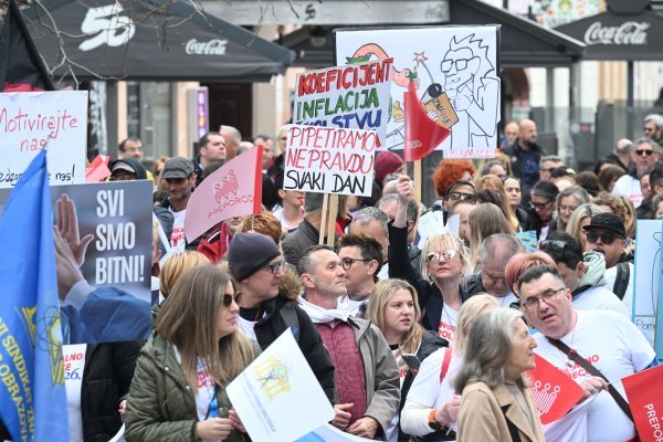 Prosvjed šest sindikata na Europskom trgu u Zagrebu