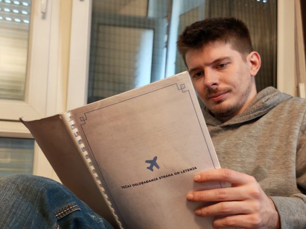 Naš reporter priznaje da ga je malo hvatala nervoza. U tim slučajevima bolje je uz sebe imati priručnik nego 'čašicu'