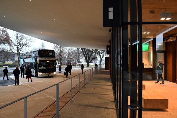 Drama u autobusu: Djevojka vikala na vozača, a onda ga udarila u glavu