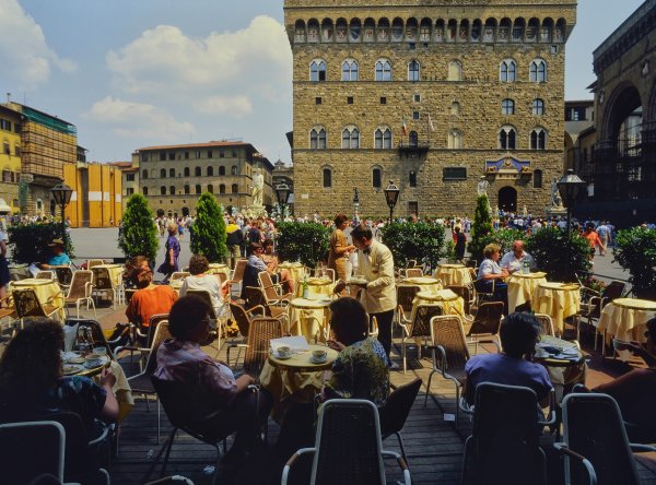 Talijani protiv 'overturizma': U Firenci odzvonilo restoranskim terasama