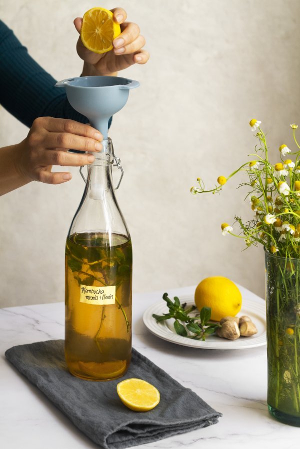 Zaboravite jabučni ocat, sad svi piju maslinovo ulje s limunom: Stručnjaci objašnjavaju ima li učinka