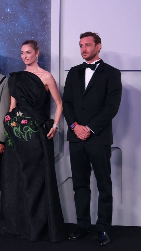 Nepogrešiv stil: Najbolje odjevena plemkinja spojila raskošnu haljinu i spektakularne žute dijamante