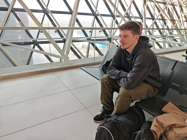 Kolegica s RTL-a slikala me dok sam nestrpljivo, ali nimalo prestrašeno čekao ukrcavanje u avion