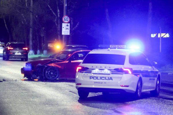 Skupocjenim BMW-om zabio se u tramvajsku stanicu u centru Zagreba: Hitna odvezla dvije osobe